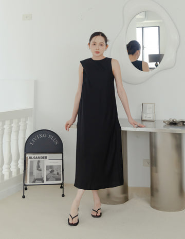 Ryleigh Scarf Dress in Black