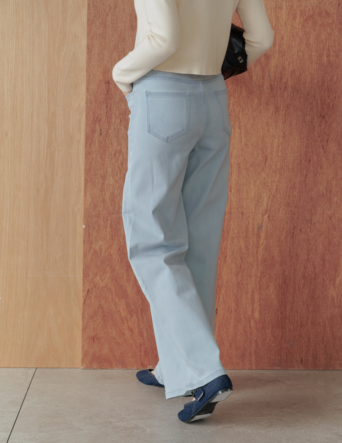 Gemma Stretchy Wide Straight Jeans in Light Wash