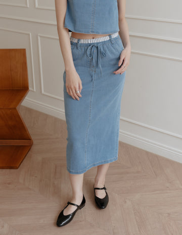 Ivy Contrast Waist Denim Skirt in Light Wash