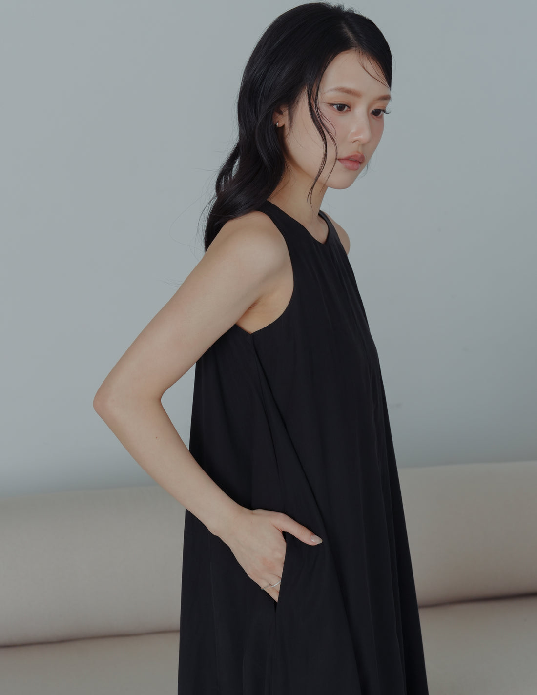 Jocelyn Bubble Midi Dress in Black